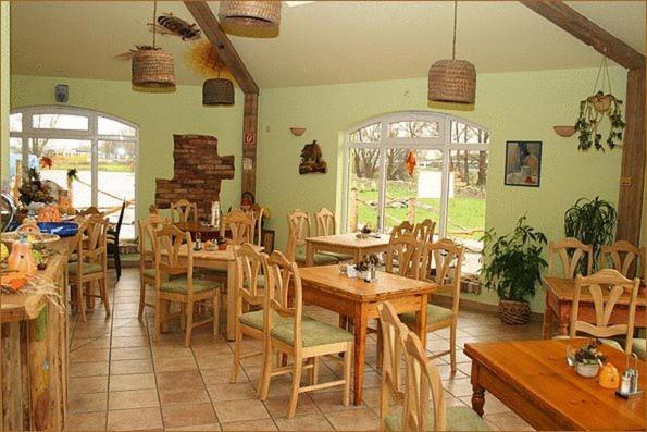 Landhotel Zum Honigdieb Ribnitz-Damgarten Exterior photo